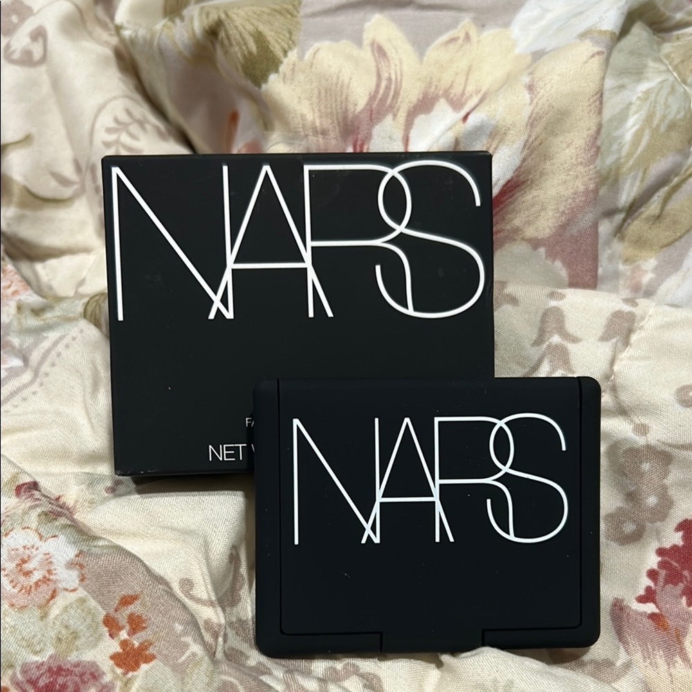 NARS Elegant Black Compact